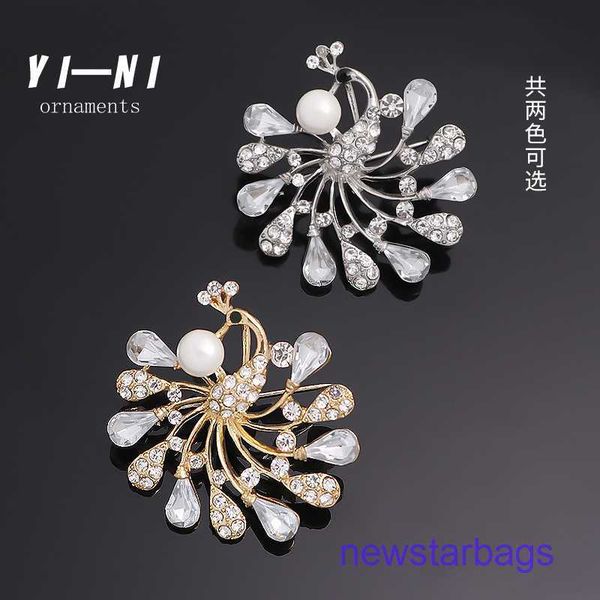 factory outlet wholesale brooches jewelry peacock open screen set diamond chest flower full rhinestone costume accessories brooch, Gray
factory outlet wholesale brooches jewelry peacock open screen set diamond chest flower full rhinestone costume accessories brooch, Gray