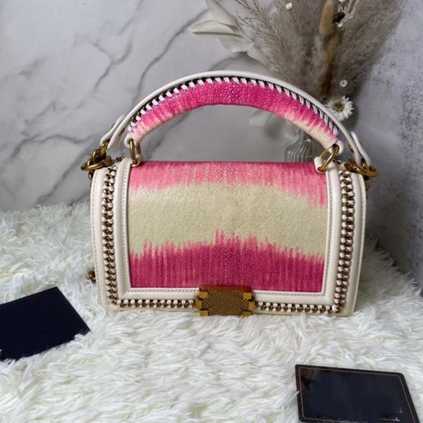2023 famous new lady bag fashion handbag triomphe delicate cowhide shoulder bag high sense messenger envelope carry purse clutch crossbody s
2023 famous new lady bag fashion handbag triomphe delicate cowhide shoulder bag high sense messenger envelope carry purse clutch crossbody s