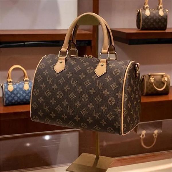 women messenger travel bag classic style fashion shoulder bags lady totes handbags 30 cm with key lock fashionitys tote luxurys itys crossbo
women messenger travel bag classic style fashion shoulder bags lady totes handbags 30 cm with key lock fashionitys tote luxurys itys crossbo
