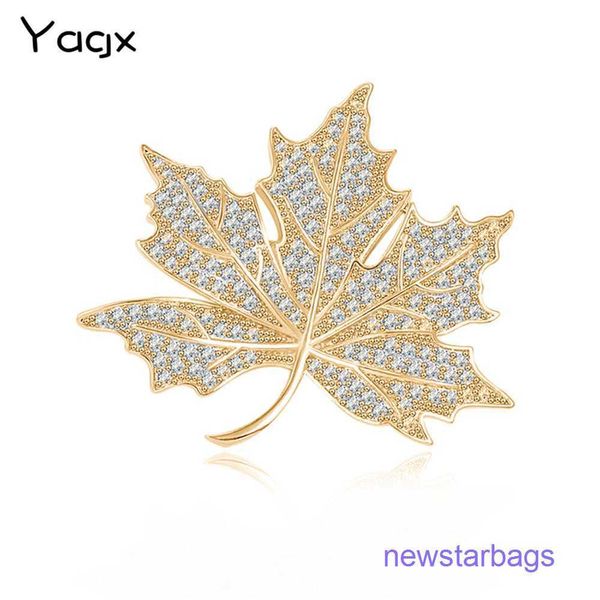 factory outlet wholesale brooches new zircon women's extravagant style leaf anti stray light clasp waist closing pin garment accessorie, Gray
factory outlet wholesale brooches new zircon women's extravagant style leaf anti stray light clasp waist closing pin garment accessorie, Gray