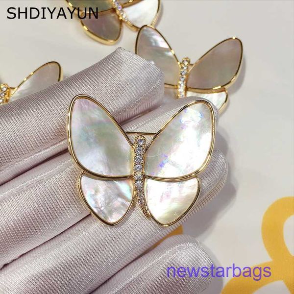 factory outlet wholesale brooches high grade temperament meng wanzhou's butterfly brooch natural sea fritillaria freshwa, Gray
factory outlet wholesale brooches high grade temperament meng wanzhou's butterfly brooch natural sea fritillaria freshwa, Gray