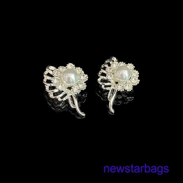factory outlet wholesale brooches fashion big flower pearl full diamond brooch breastflower breastbuckle female accessories, Gray
factory outlet wholesale brooches fashion big flower pearl full diamond brooch breastflower breastbuckle female accessories, Gray