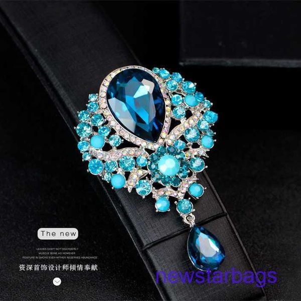factory outlet wholesale brooches versatile rhinestone brooch anti light pin fixed clothes headscarf large crystal drop pendant dress access, Gray
factory outlet wholesale brooches versatile rhinestone brooch anti light pin fixed clothes headscarf large crystal drop pendant dress access, Gray