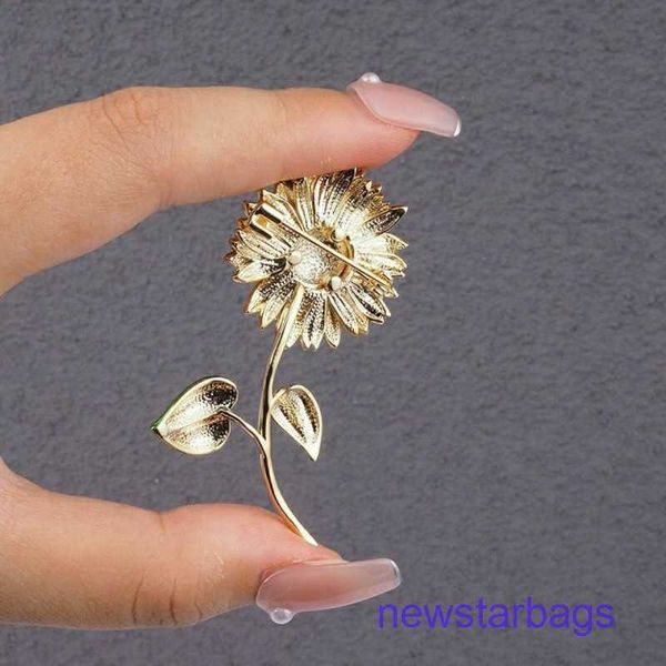 factory outlet wholesale brooches sunflower korean version fashionable drip oil simple temperament flower pin anti stray accessories women&#, Gray
factory outlet wholesale brooches sunflower korean version fashionable drip oil simple temperament flower pin anti stray accessories women&#, Gray