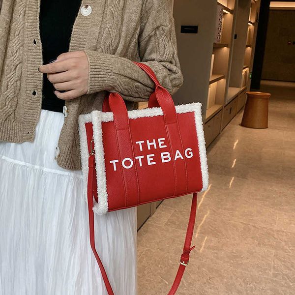 one shoulder bag women's minority design versatile 2023 new fashion senior feeling commuter portable tote
one shoulder bag women's minority design versatile 2023 new fashion senior feeling commuter portable tote