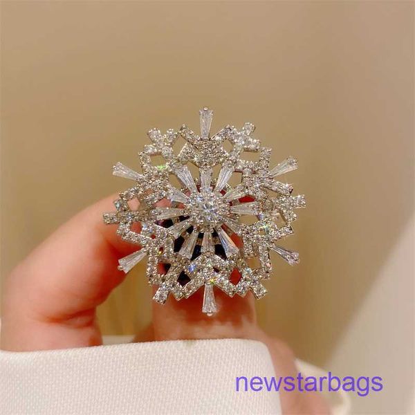 factory outlet wholesale brooches snowflake zircon rotatable super beautiful high-grade three-dimensional female korean style suit coat pin, Gray
factory outlet wholesale brooches snowflake zircon rotatable super beautiful high-grade three-dimensional female korean style suit coat pin, Gray