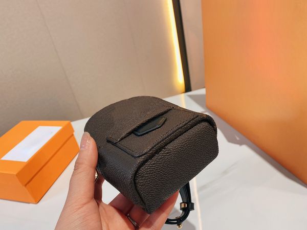 mini wrist zipper bag shape change style letter pu wallets womens handbags crossbody cute bags open buckle shouler bag purses with box, Red;black
mini wrist zipper bag shape change style letter pu wallets womens handbags crossbody cute bags open buckle shouler bag purses with box, Red;black