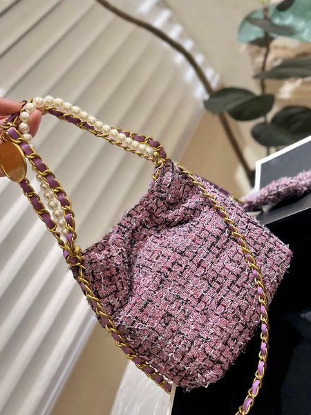 totes bag girl 2023 new black tote bag one shoulder designer bag pink sequins tweed totes luxury brand fashion chain pearl female bags shoul
totes bag girl 2023 new black tote bag one shoulder designer bag pink sequins tweed totes luxury brand fashion chain pearl female bags shoul