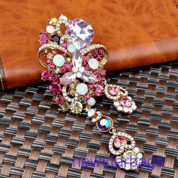 factory outlet wholesale brooches luxurious and bright crystal drop brooch women's coat accessories corsage, Gray
factory outlet wholesale brooches luxurious and bright crystal drop brooch women's coat accessories corsage, Gray