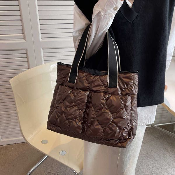 autumn and winter 2023 new high-capacity sewing down cotton messenger bag one shoulder portable tote
autumn and winter 2023 new high-capacity sewing down cotton messenger bag one shoulder portable tote