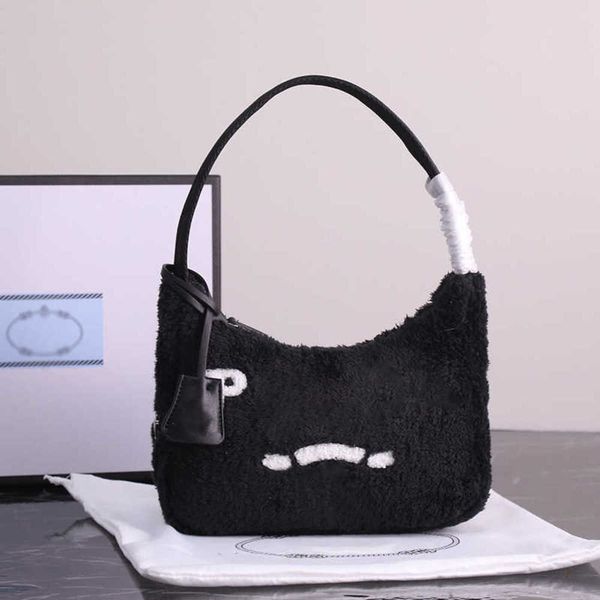 pbag triangle shoulder bag fashion women designer handbag cute kawaii faux fur crossbody bags wallet purse plush lady handbags 220919
pbag triangle shoulder bag fashion women designer handbag cute kawaii faux fur crossbody bags wallet purse plush lady handbags 220919