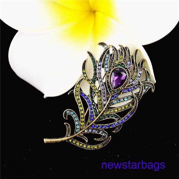 factory outlet wholesale brooches better selling personality small crystal feather brooch versatile accessories, Gray
factory outlet wholesale brooches better selling personality small crystal feather brooch versatile accessories, Gray