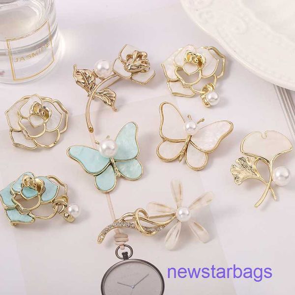 factory outlet wholesale brooches 2023 new korean classic small suit pin butterfly gingko rose peony flower creative temperament brooch pin, Gray
factory outlet wholesale brooches 2023 new korean classic small suit pin butterfly gingko rose peony flower creative temperament brooch pin, Gray