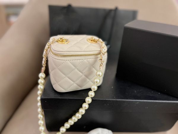 classic c designer bag 2023 summer and the pearl chain box bag fashion one shoulder his hand put lipstick
classic c designer bag 2023 summer and the pearl chain box bag fashion one shoulder his hand put lipstick