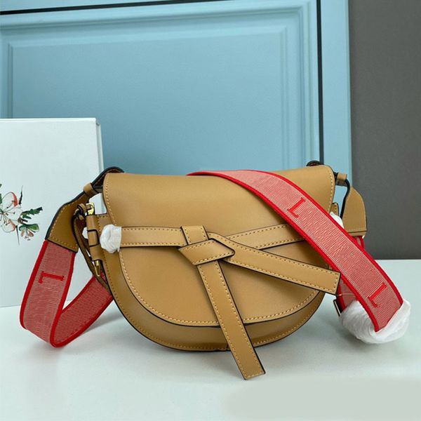 saddle bag women crossbody bags messenger handbag purse chest handbags removable embroidered shoulder strap cowhide leather wallet 
saddle bag women crossbody bags messenger handbag purse chest handbags removable embroidered shoulder strap cowhide leather wallet