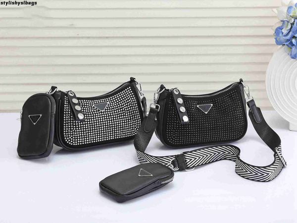 2023 new luxury designer handbag nylon messenger bag classic three-piece suit ladies underarm shoulder wallet fashion retro star 010623h
2023 new luxury designer handbag nylon messenger bag classic three-piece suit ladies underarm shoulder wallet fashion retro star 010623h