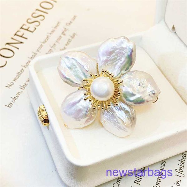 factory outlet wholesale brooches luxury baroque pearl flower brooch high-end women's suit fashion pin temperament celebrity coat corsa, Gray
factory outlet wholesale brooches luxury baroque pearl flower brooch high-end women's suit fashion pin temperament celebrity coat corsa, Gray