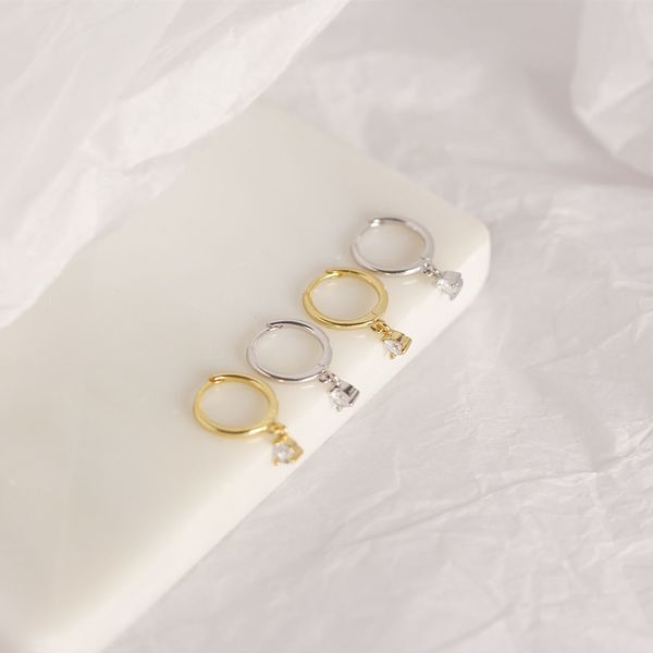 european and n huggie fashion light luxury s925 sterling silver geometric simple zircon plated 18k earrings woman, Golden;silver
european and n huggie fashion light luxury s925 sterling silver geometric simple zircon plated 18k earrings woman, Golden;silver