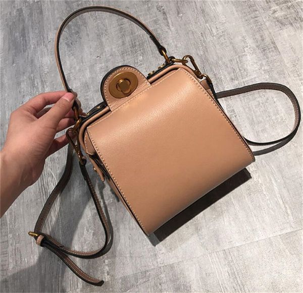 fashion famous brand women bag handbags soft leather female shoulder bags black white casual tote bags
fashion famous brand women bag handbags soft leather female shoulder bags black white casual tote bags