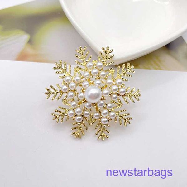 factory outlet wholesale brooches snowflake simple pearl versatile clothing accessories pin buckle anti glare, Gray
factory outlet wholesale brooches snowflake simple pearl versatile clothing accessories pin buckle anti glare, Gray