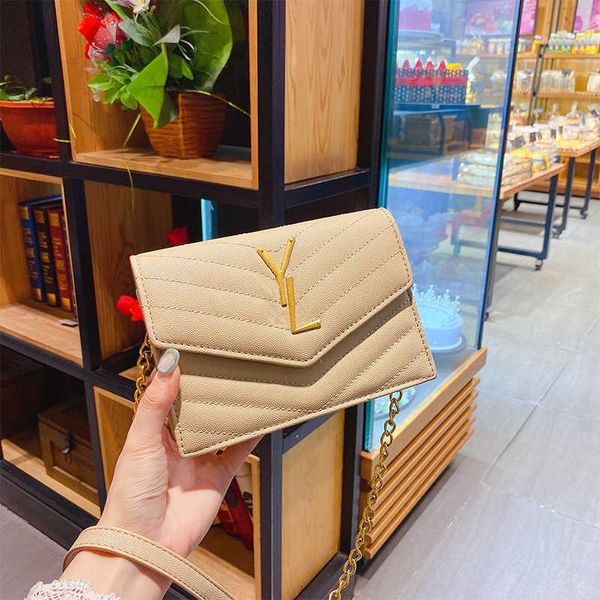 style bag female new fashion simple single shoulder texture chain messenger small square
style bag female new fashion simple single shoulder texture chain messenger small square