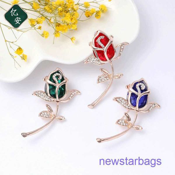 factory outlet wholesale brooches modern simple korean version rose brooch with diamonds suit coat sweater bust flower personality creativit, Gray
factory outlet wholesale brooches modern simple korean version rose brooch with diamonds suit coat sweater bust flower personality creativit, Gray