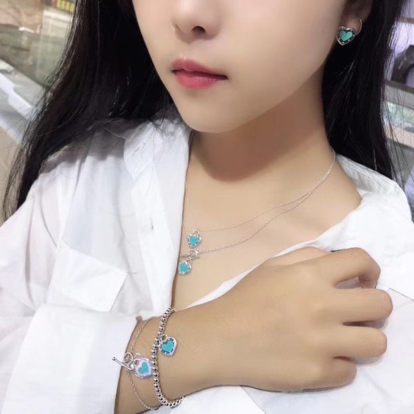 return blue heart necklace tif designer jewelry set pendant necklaces bracelet ring earrings gold silver exquisite love tags necklace men li
return blue heart necklace tif designer jewelry set pendant necklaces bracelet ring earrings gold silver exquisite love tags necklace men li