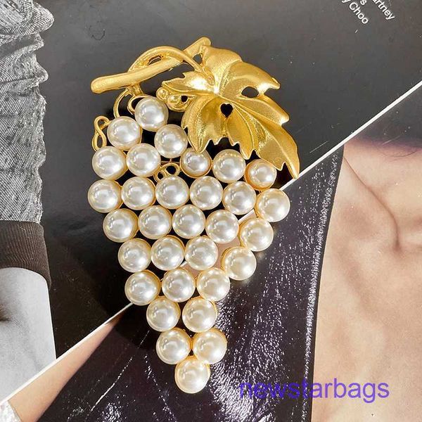 factory outlet wholesale brooches vintage middle ancient palace style gold leaf pin grape pearl brooch suit coat accessories woman, Gray
factory outlet wholesale brooches vintage middle ancient palace style gold leaf pin grape pearl brooch suit coat accessories woman, Gray