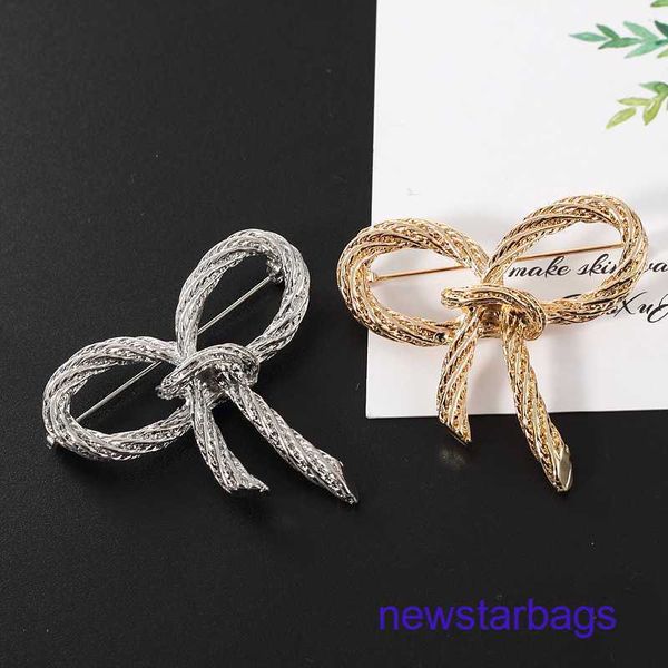 factory outlet wholesale brooches twisted fried dough twist bow tie brooch fashion brooch jewelry, Gray
factory outlet wholesale brooches twisted fried dough twist bow tie brooch fashion brooch jewelry, Gray
