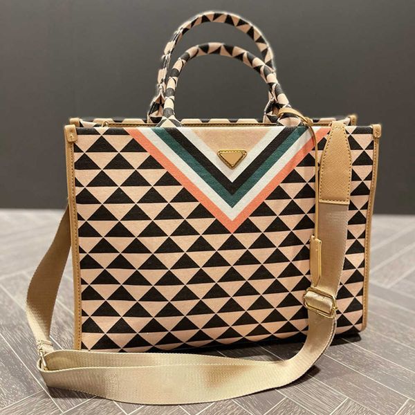 pbag triangle totes the tote bag women shoulder bag shopping bags cloth fashion designer handbags for girls purse 220812
pbag triangle totes the tote bag women shoulder bag shopping bags cloth fashion designer handbags for girls purse 220812