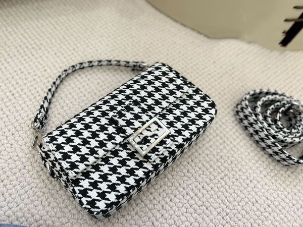 vintage underarm bag 2023 winter new one shoulder bags designer handbag luxury women bag crossbody thousand bird check baguette large capaci
vintage underarm bag 2023 winter new one shoulder bags designer handbag luxury women bag crossbody thousand bird check baguette large capaci