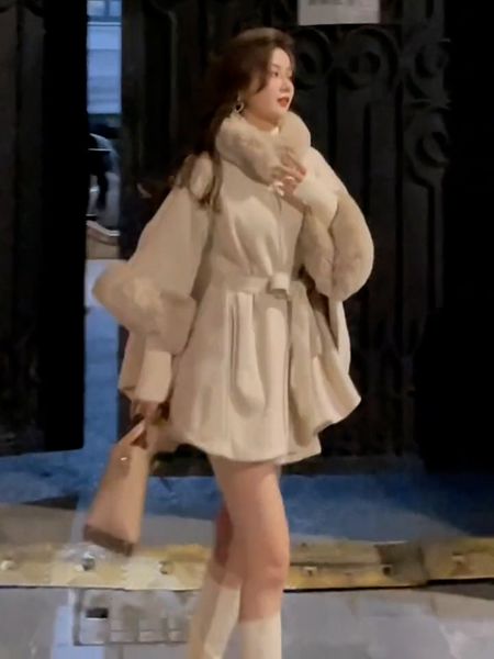 women blends factory direct elegant autumn winter rex rabbit fur collar belt knitted poncho cape shawl woolen large size coat 230107, Black
women blends factory direct elegant autumn winter rex rabbit fur collar belt knitted poncho cape shawl woolen large size coat 230107, Black