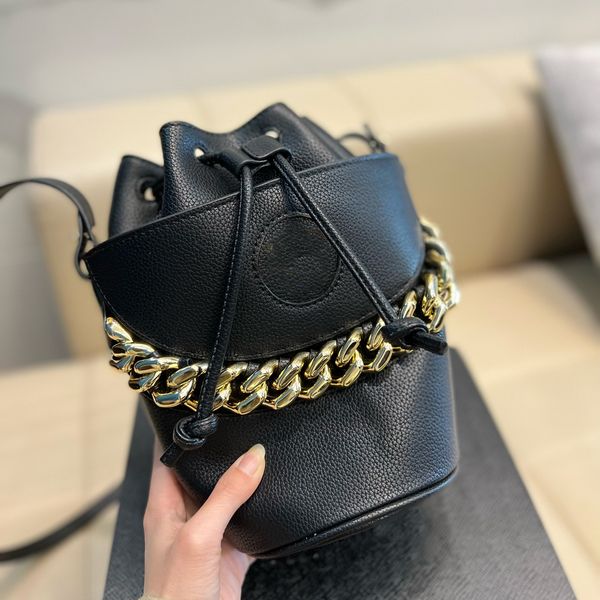 new designer bag hardware logo fashion luxury travel purse ladies chain single shoulder slant across wellat
new designer bag hardware logo fashion luxury travel purse ladies chain single shoulder slant across wellat