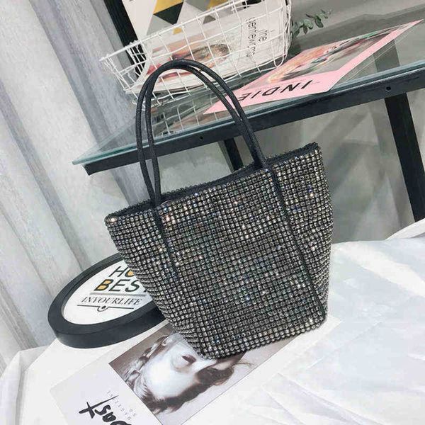 bags handvat steentjes luxe designer portemonnees en handtas schoudertas silver shiny crystal tassen voor vrouwen banket clutch bags 220610
bags handvat steentjes luxe designer portemonnees en handtas schoudertas silver shiny crystal tassen voor vrouwen banket clutch bags 220610