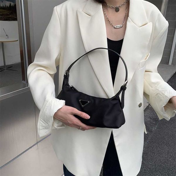 hobo underarm nylon hand one shoulder messenger bag french stick oxford cloth bag fashion versatile temperament light 75% off online sales
hobo underarm nylon hand one shoulder messenger bag french stick oxford cloth bag fashion versatile temperament light 75% off online sales