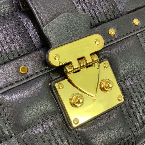 ladies crossbody bags flap gold chain purse with cotton sheepskin back package adjustable leather shoulder strap
ladies crossbody bags flap gold chain purse with cotton sheepskin back package adjustable leather shoulder strap