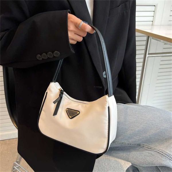 ins niche leisure simple underarm bag fashion versatile shoulder bag women 75% off online sales 
ins niche leisure simple underarm bag fashion versatile shoulder bag women 75% off online sales