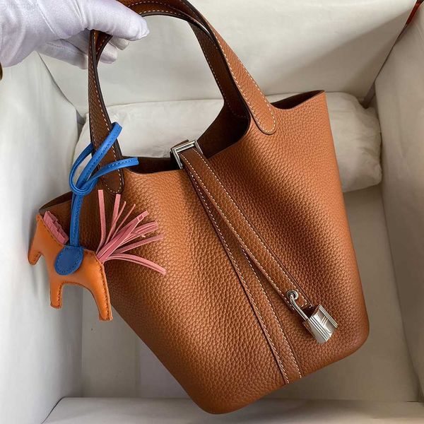 women mini handbag genuine leather 4 colors sheepskin lady bags 2 sizes fashion desing black red brown grey women bag
women mini handbag genuine leather 4 colors sheepskin lady bags 2 sizes fashion desing black red brown grey women bag