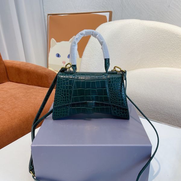 ms classic c autumn designer bag shell package star weekly main models worn handbag luxury single shoulder hand worn yakeli trend of fashion
ms classic c autumn designer bag shell package star weekly main models worn handbag luxury single shoulder hand worn yakeli trend of fashion