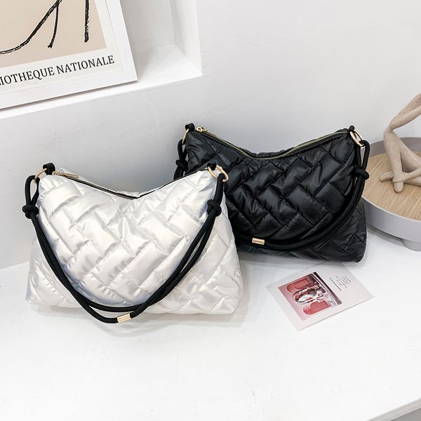 evening bag space padded nylon quilted lattice shoulder bag solid color zipper large capacity handle for casual handbag 230106
evening bag space padded nylon quilted lattice shoulder bag solid color zipper large capacity handle for casual handbag 230106
