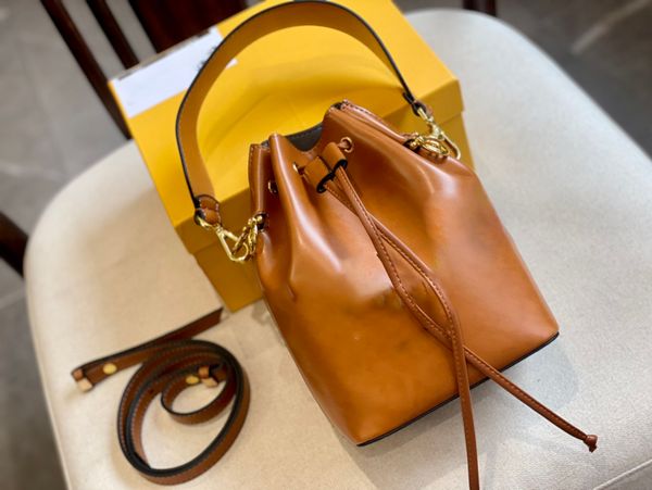 classic bucket bag luxurys handbags tote designer bag strap-up leather luxury brand designers shoulder bags crossbody alphabet logo 2023 spr
classic bucket bag luxurys handbags tote designer bag strap-up leather luxury brand designers shoulder bags crossbody alphabet logo 2023 spr