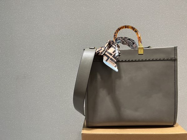 winter new tote bag fashion designer one shoulder bag luxury handbag leather large capacity casual women crossbody bags purse shopping holid
winter new tote bag fashion designer one shoulder bag luxury handbag leather large capacity casual women crossbody bags purse shopping holid