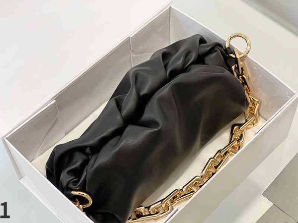 shoulder bags luxury brand cloud wallet fashion simple small square clutch women's designer leather mobile phone handbags, Black;red
shoulder bags luxury brand cloud wallet fashion simple small square clutch women's designer leather mobile phone handbags, Black;red
