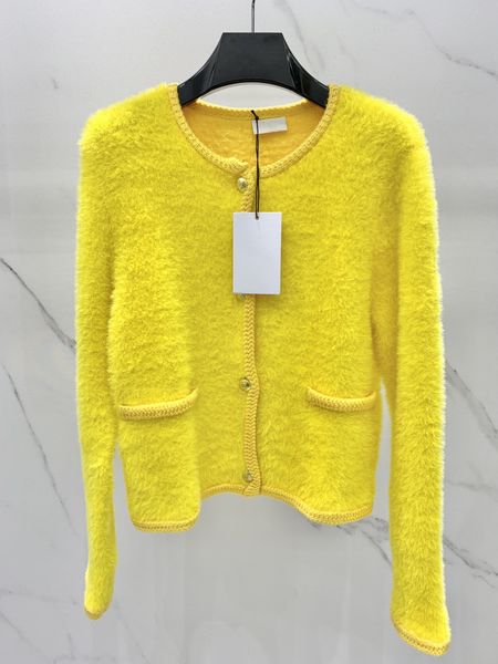 autumn and winter temperament yellow woolen cardigan knitted collar woolen top, White;black
autumn and winter temperament yellow woolen cardigan knitted collar woolen top, White;black