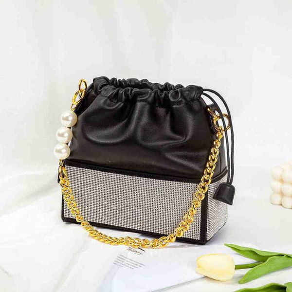 bags diamanten emmer crossbody tassen vrouwen nieuwe boutique pearl chain strass vierkante portemonnees en handtassen designer hoge 220609
bags diamanten emmer crossbody tassen vrouwen nieuwe boutique pearl chain strass vierkante portemonnees en handtassen designer hoge 220609