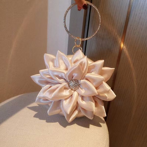 designer ladies dinner bag luxury mini vintage flowers in hand hold 2023 carrying fairy cross-body portable small bag
designer ladies dinner bag luxury mini vintage flowers in hand hold 2023 carrying fairy cross-body portable small bag
