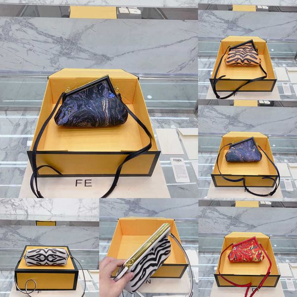 new shoulder bag fenbag first designer bags classic clip pack women graffiti messenger leather handbag crossbody bags purse 220929
new shoulder bag fenbag first designer bags classic clip pack women graffiti messenger leather handbag crossbody bags purse 220929