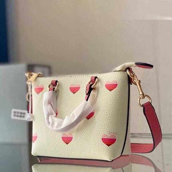 womens tote bag designer bag leather handbag heart shoulder simple shopper large totes elegant ladies crossbody purses beach bags 220917
womens tote bag designer bag leather handbag heart shoulder simple shopper large totes elegant ladies crossbody purses beach bags 220917