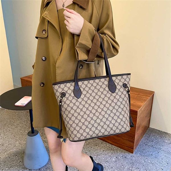 autumn and winter new high capacity women's one shoulder temperament fashion tote old flower bag 55% off clearance sale
autumn and winter new high capacity women's one shoulder temperament fashion tote old flower bag 55% off clearance sale