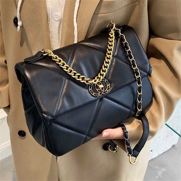 lingge chain women's 2023 new autumn and winter versatile messenger high sense fashion hand carrying one shoulder small square bag 75%
lingge chain women's 2023 new autumn and winter versatile messenger high sense fashion hand carrying one shoulder small square bag 75%